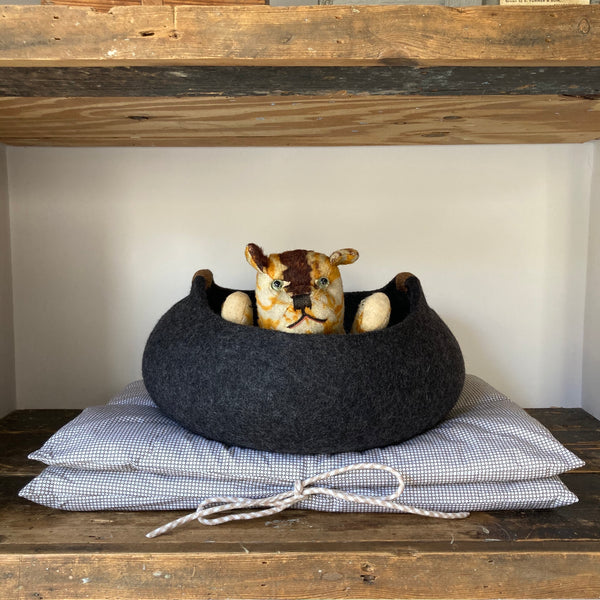Cat Beds & Bedding